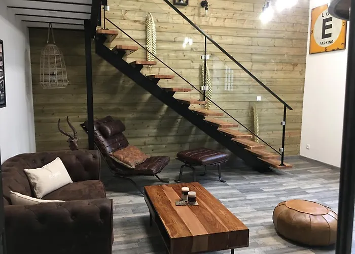 Loft 8 アパート *